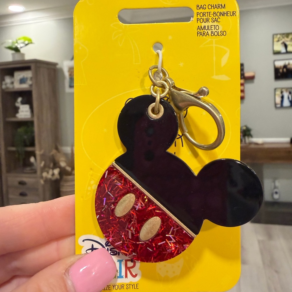 Disney Flair Mickey Mouse Keychain ! Brand New :)